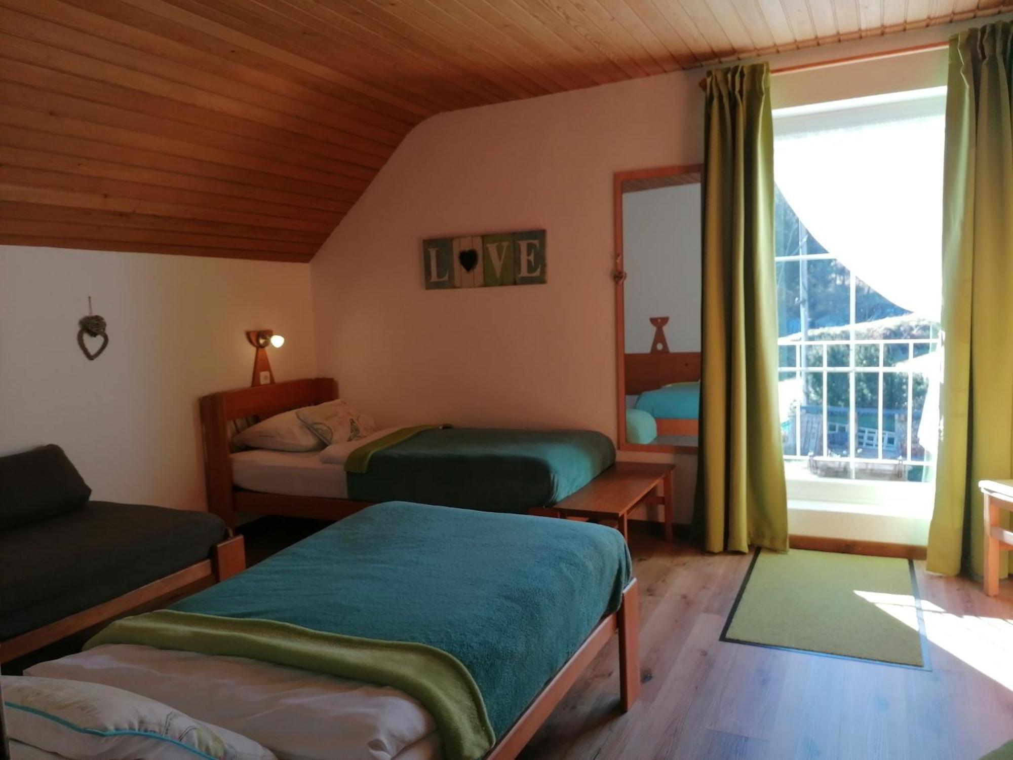 Haus Holunder Weissbriach Apartamento Exterior foto