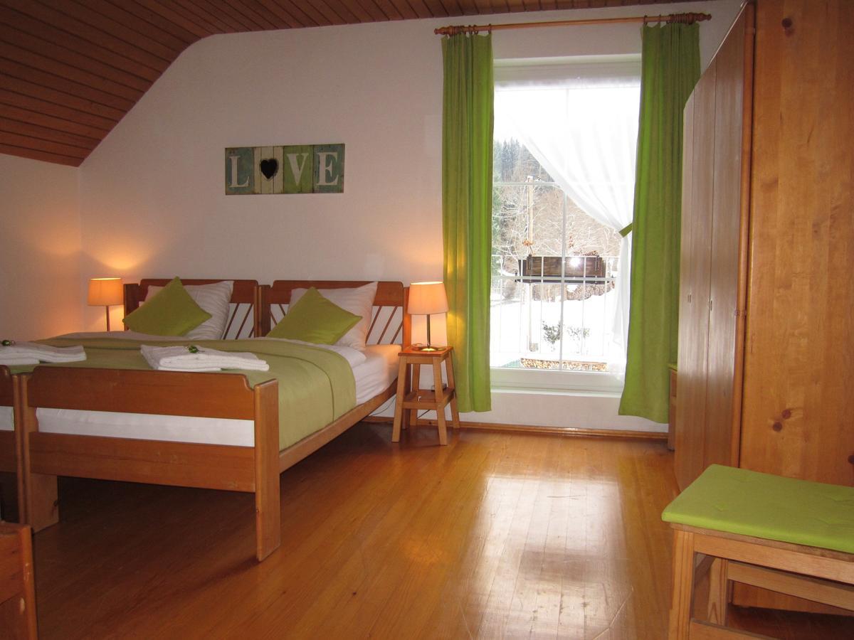 Haus Holunder Weissbriach Apartamento Exterior foto